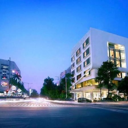 Отель Maxone Premier Melawai Джакарта Экстерьер фото